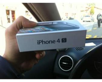 Apple iPhone 4S 32GB & 64GB