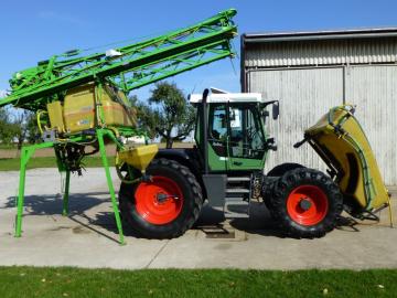 Fendt Xylon 524 mit Aufbauspritze Damman