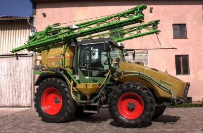 Fendt Xylon 524 mit Aufbauspritze Damman