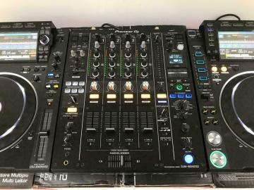 2x Pioneer CDJ-2000NXS2 + 1x DJM-900NXS2
