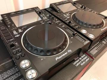 2x Pioneer CDJ-2000NXS2 + 1x DJM-900NXS2