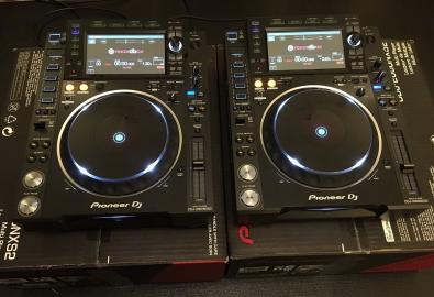2x Pioneer CDJ-2000NXS2 + 1x DJM-900NXS2