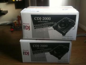 Pioneer CDJ-2000 Turntable, Numark NS7 D