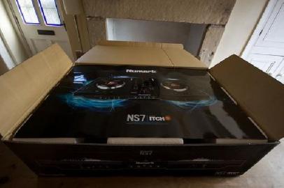 Pioneer CDJ-2000 Turntable, Numark NS7 D