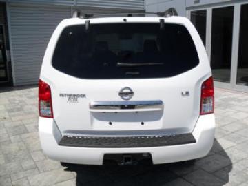 Selling 2010 Nissan Pathfinder LE  13,00