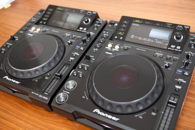 2x PIONEER CDJ 2000 & 1x DJM 2000 MIXER