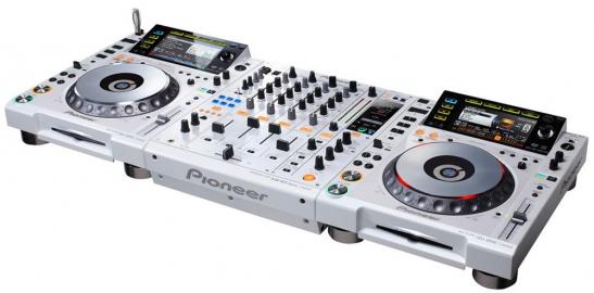 2x PIONEER CDJ 2000 & 1x DJM 2000 MIXER