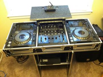 2x Pioneer CDJ-2000 Nexus & 1x DJM-2000