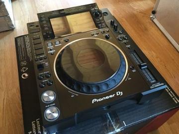 2x Pioneer CDJ-2000NXS2 + DJM-900NXS2