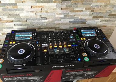2x Pioneer CDJ-2000NXS2 + DJM-900NXS2