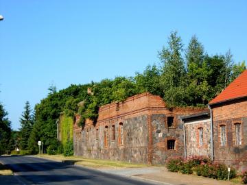 Ehemaliges Gutshaus mit Stallungen
