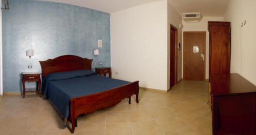 URLAUB UND SPORT IN APULIEN-ITALY AM MEE