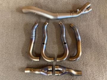 Akrapovic Evolution   Auspuff Anlage