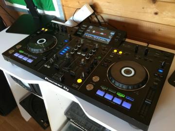 Pioneer DDJ-SX2 DJ-Controller == 480EUR