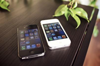 Apple iphone 4S 32GB/64GB