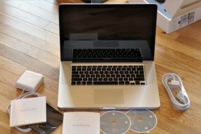 Apple MacBook Pro - Core i7 2. 2 GHz