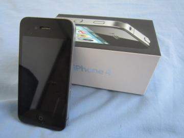 Apple iPhone 4S 64GB . . . . 400euro