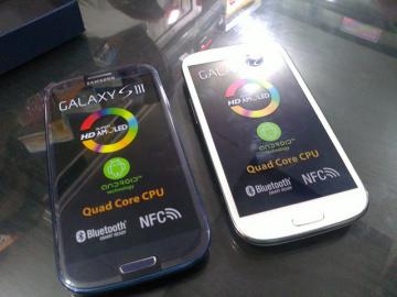Samsung Galaxy I9500 S4 64GB . . . $550USD