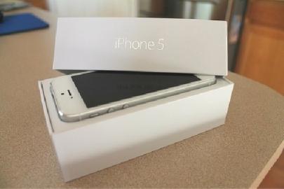 F/S : Nokia 808 PureView &  iPhone 5