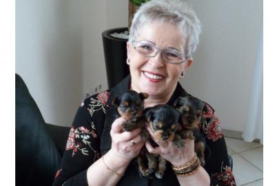 2 mini M�dels und ein normal grosser Jun