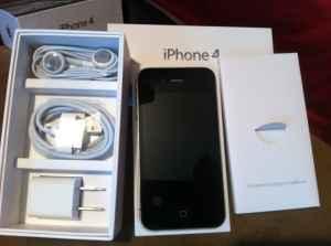 NEW Apple iPhone 4 - 32GB - Black (Unloc