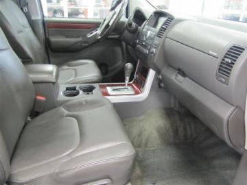 FOR SALE:MY NISSAN PATHFINDER 2010 LE