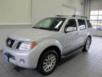 FOR SALE:MY NISSAN PATHFINDER 2010 LE